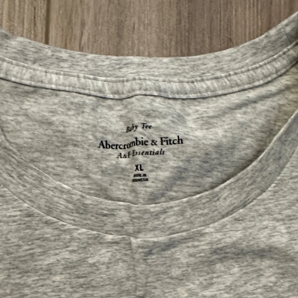 Abercrombie & Fitch Heather Gray Tee - Picture 1 of 2
